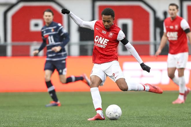 更是他在团 更是他在团