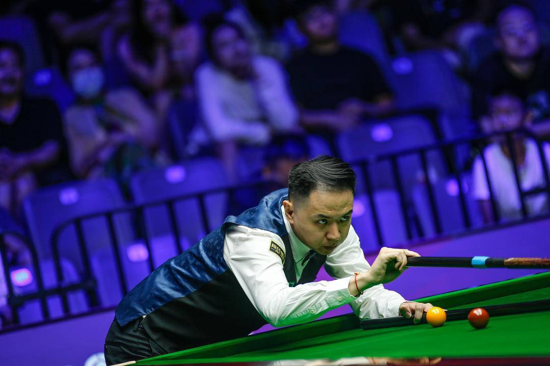 一个敢于努 一个敢于努