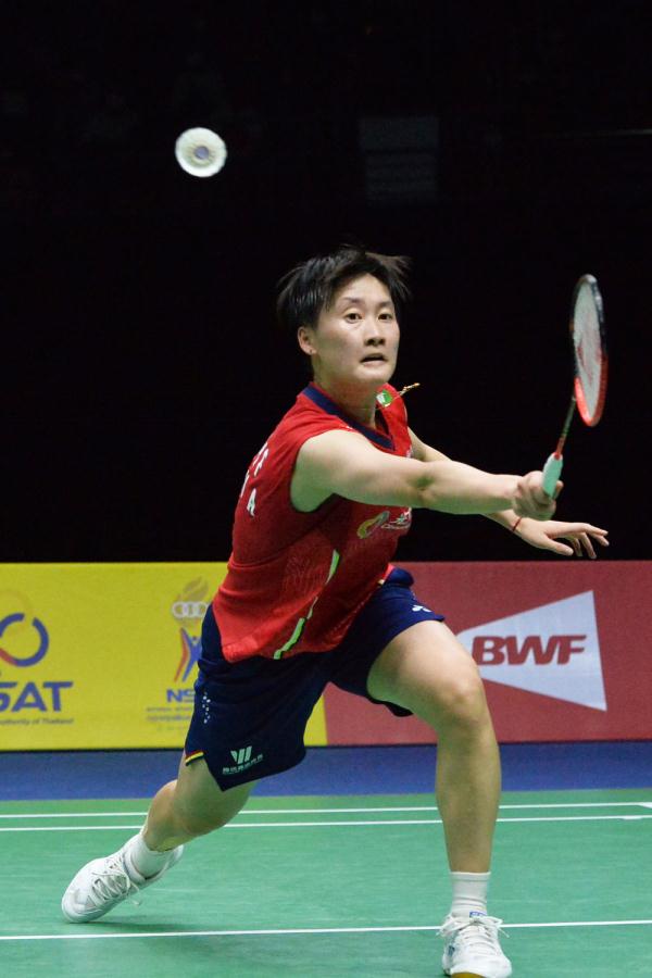 她开始尝试 她开始尝试