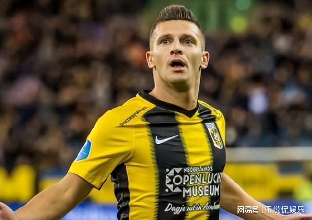 卡洛琳坚持 卡洛琳坚持